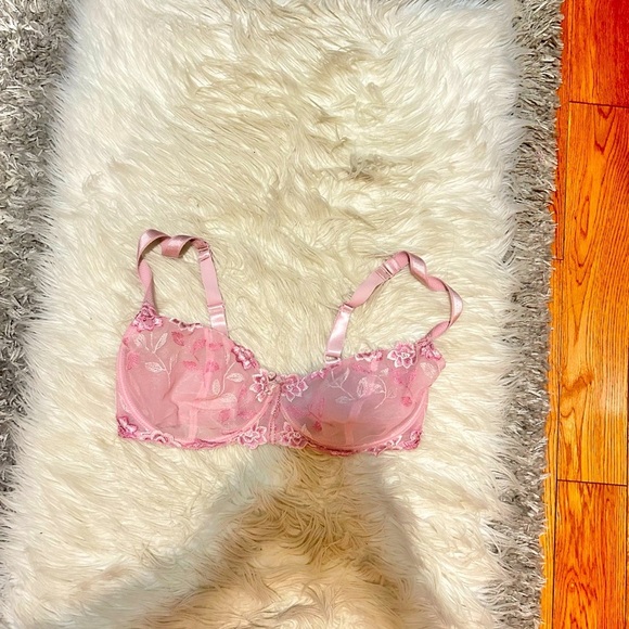 Pink Bra - Picture 1 of 1